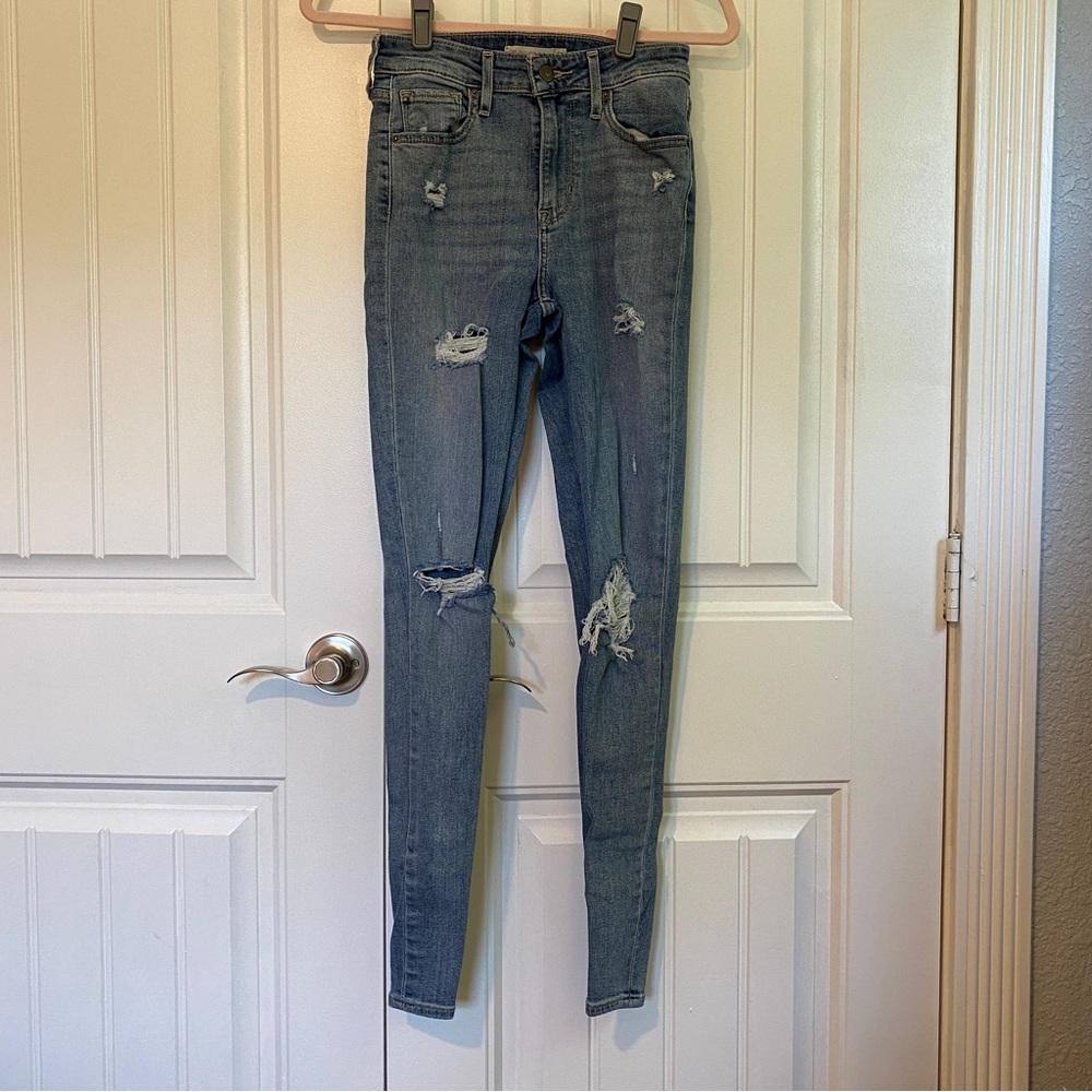 Levi’s 721 high-rise, distressed skinny jeans